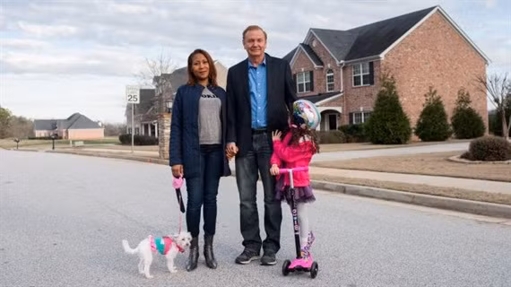 Đến ngày 8/10/1978, ông Dittrich đến thành phố Chicago (Mỹ) bằng hộ chiếu Canada giả với khoảng 7.000 USD trong túi. Lúc này, ông sử dụng danh tính giả với giấy khai sinh mang tên Jack Barsky.