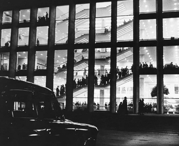 Cũng trong năm 1961, Liên Xô hoàn thành việc xây dựng điện Kremlin. Kể từ đó đến nay, điện Kremlin là nơi ở và làm việc chính thức của các Tổng thống Nga.