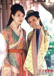 Sau khi nghe xong những điều đó, Tề Tuyên Vương nổi giận định giết chết Chung Vô Diệm. Lúc này, bà xin được giải thích những điều đã nói. Với trí tuệ thông minh hơn người, bà lần lượt chỉ ra tình hình trong nước cũng như những mối nguy hiểm đanh rình rập nước Tề.