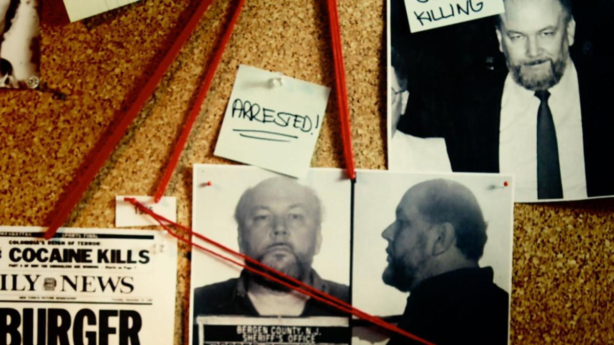 Khủng khiếp nhất có lẽ là việc Kuklinski giết người sau đó cho đóng băng họ để che giấu thời điểm tử vong khiến các nhà điều gia gặp khó khăn trong việc xác định thời gian nạn nhân chết. Không chỉ gây án ở Mỹ, gã mafia máu lạnh này còn thực hiện nhiều vụ giết người thuê cho mafia Italy.