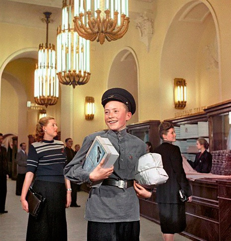 Gương mặt rạng rỡ, hạnh phúc của người dân Liên Xô khi sống trong thời bình.