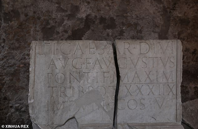 Thêm nữa, hoàng đế Augustus của La Mã cho xây dựng nhiều công trình hùng vĩ như đường xã, đền thờ, cung điện...