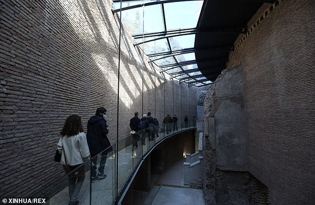 Lăng mộ của hoàng đế Augustus là lăng mộ hình trụ lớn nhất trên thế giới. Do vậy, nơi an nghỉ của hoàng đế Augustus trở thành một trong những công trình tráng lệ nhất thành phố Rome trong suốt nhiều thế kỷ.