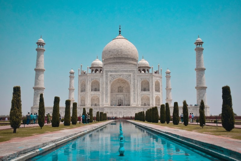 Lăng Taj Mahal ở Ấn Độ được xem là công trình mang tính biểu tượng về tình yêu nổi tiếng thế giới. Được xây vào năm 1632, Taj Mahal được UNESCO công nhận là Di sản Thế giới vào năm 1983.