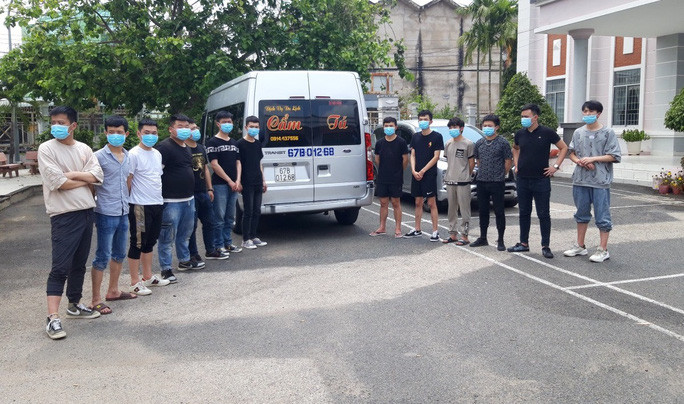 Tam giu ke lien quan duong day dua nguoi Trung Quoc xuat nhap canh trai phep-Hinh-2