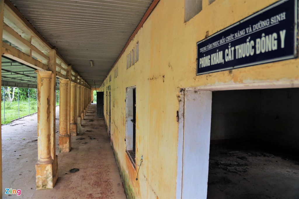 Cảnh nhếch nhác tại trung tâm sau nhiều năm bỏ hoang. Ảnh: P.T.