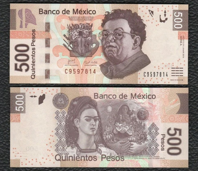 Người xuất hiện trên mặt sau tờ 500 peso của Mexico là Frida Kahlo, nữ họa sĩ nổi tiếng tại quốc gia này. Bà là người vẽ nhiều bức chân dung và các tác phẩm, lấy cảm hứng từ thiên nhiên và hiện vật của Mexico. Mặt trước tờ 500 peso là chồng bà, họa sĩ vẽ tranh tường Diego Rivera. Ảnh: Palm Island Coins &amp; Currency.
