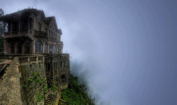 Đây cũng là lý do một số nhân chứng kể rằng khi khám phá khách sạn Hotel del Salto bỏ hoang nghe thấy những âm thanh kỳ bí như tiếng bước chân, tiếng khóc rùng rợn hay đột nhiên cảm thấy lạnh người như thể có bàn tay vô hình chạm vào người.