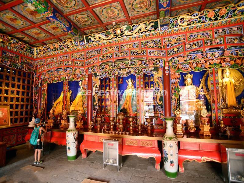 Nhờ vậy, chùa Jokhang tồn tại đến ngày nay với một số thay đổi so với thiết kế ban đầu.