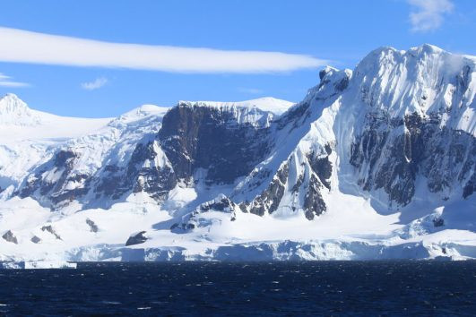 Một số nhà thám hiểm Nam Cực kể rằng, đã nhìn thấy bóng ma trong những túp lều bỏ hoang vào những năm 1900.