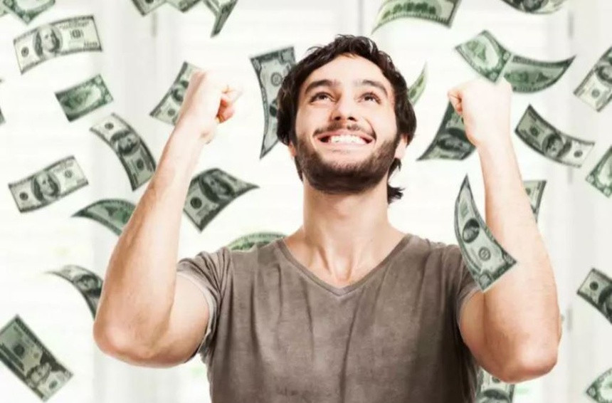 4. Dựa vào vận may để giải quyết vấn đề: Con người luôn hy vọng vận may đến với mình. Tuy nhiên, phụ thuộc quá nhiều vào sự may rủi dễ khiến con người trở nên tham vọng, lười biếng. Người thông minh không bao giờ cho phép may mắn dành lấy "vinh quang" của bản thân. Họ sẽ dành toàn tâm toàn trí để làm việc và đạt được mục tiêu của bản thân. Bạn có thể hy vọng vào những điều tốt đẹp nhưng hãy chuẩn bị cho những điều tồi tệ trước mắt. Ảnh: Times of India.