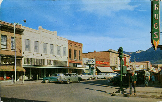 Những tòa nhà nhiều màu sắc ở Livingston, Montana trở nên nổi bật cả một con phố.