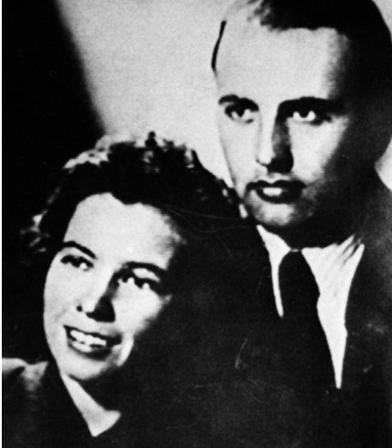 Ảnh chụp vợ chồng nhà lãnh đạo Liên Xô Mikhail và Raisa Gorbachev.