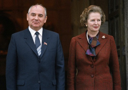 Nhà lãnh đạo Liên Xô Mikhail Gorbachev có cuộc gặp với Thủ tướng Anh Margaret Thatcher.