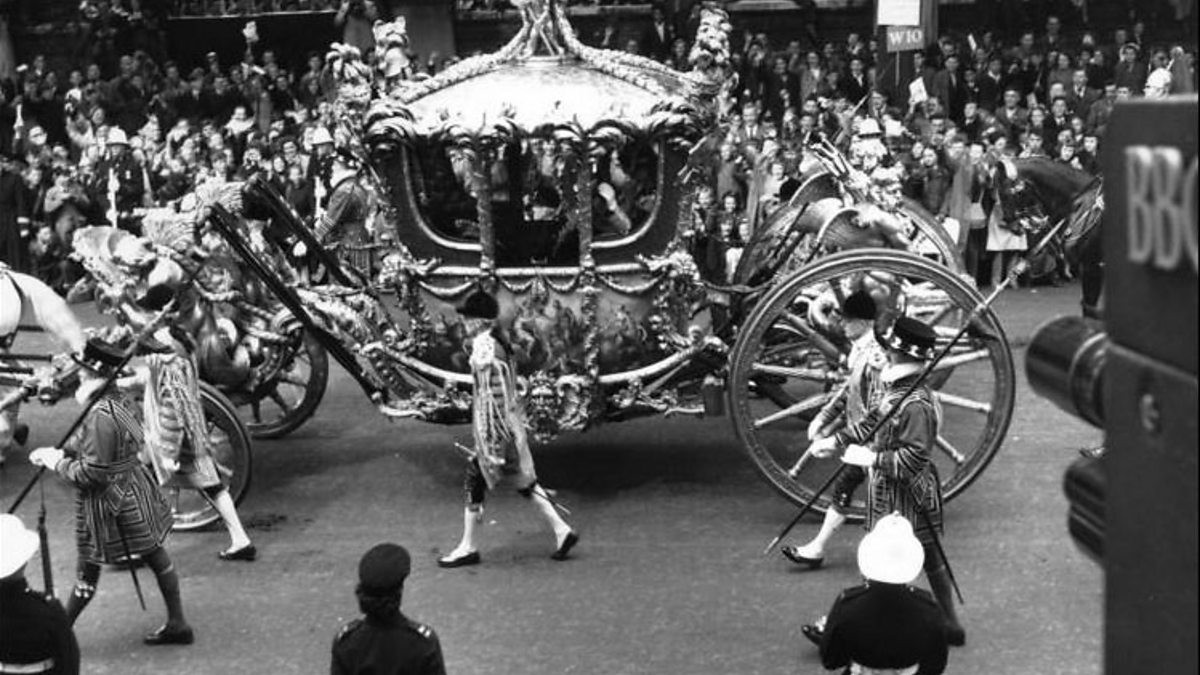 Theo chia sẻ của Nữ hoàng Elizabeth II, cỗ xe ngựa kéo di chuyển rất chậm với tốc độ giống như của một người đi bộ.