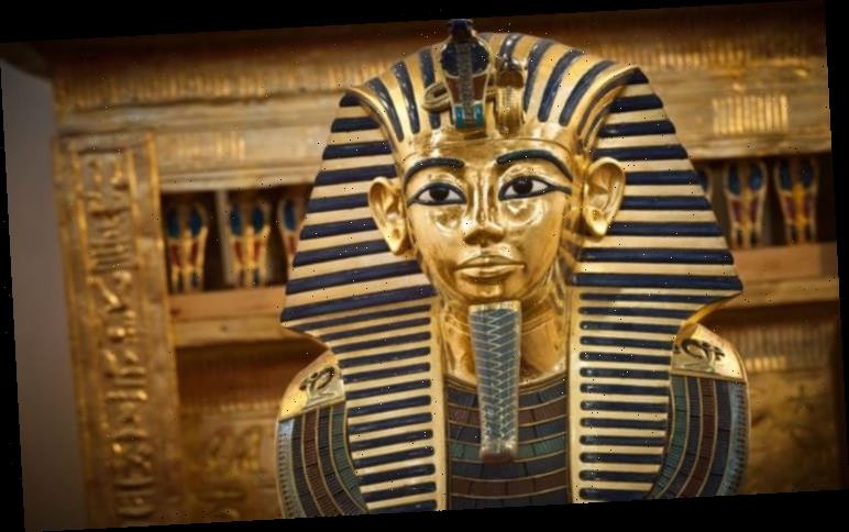 Theo các manh mối tìm thấy trong lăng mộ, xác ướp trong hầm mộ KV55 là Akhenaten - cha ruột của pharaoh Tutankhamun.