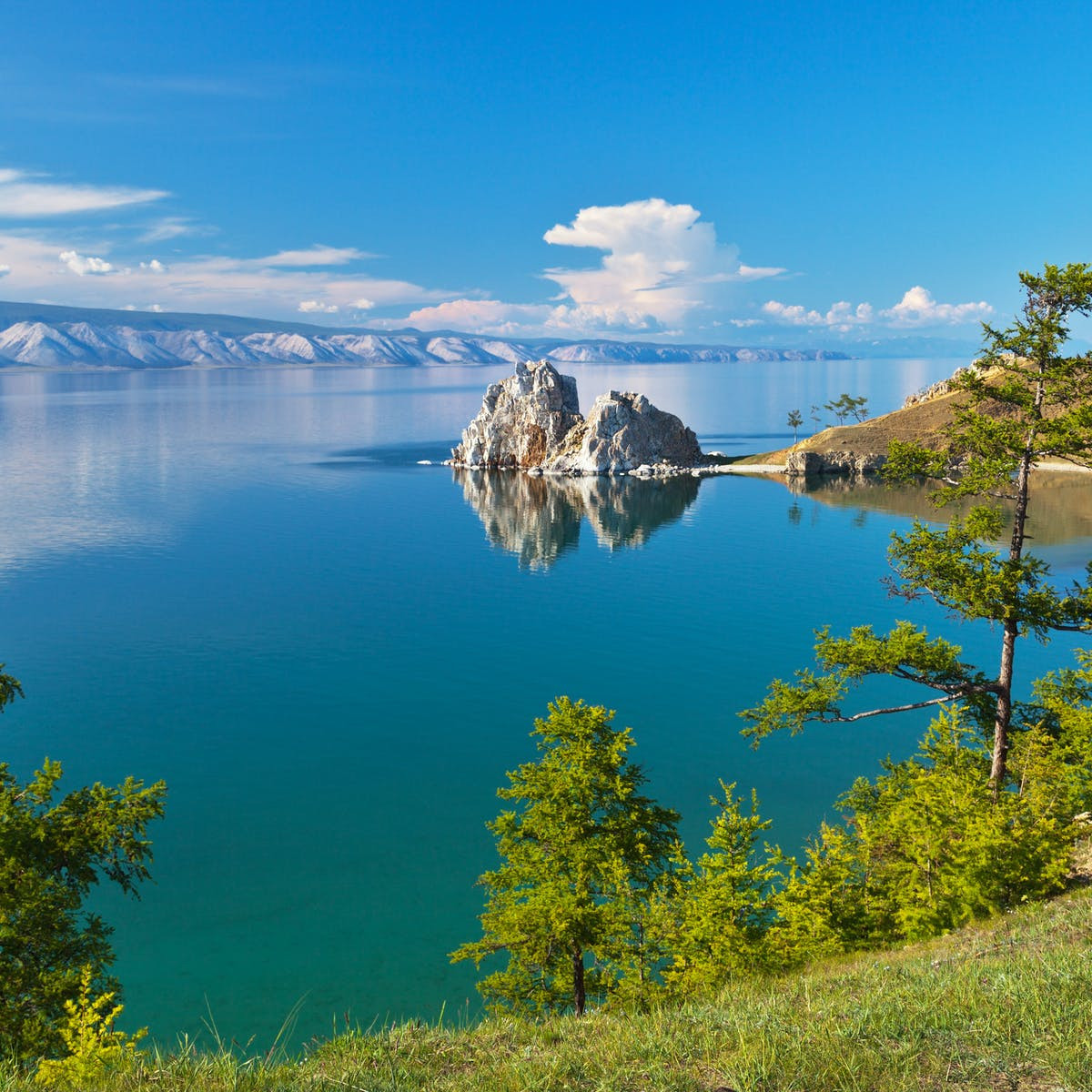 Khoảng 350 con sông chảy vào hồ Baikal. Nhờ vậy, hồ nước này luôn có lượng nước "khủng".