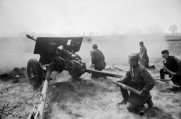 Mặc dù Đức quốc xã cố gắng bảo mật thông tin về chiến dịch “Mùa Xuân Thức tỉnh” nhưng Liên Xô nắm bắt được kế hoạch này nhờ lực lượng tình báo tinh nhuệ.