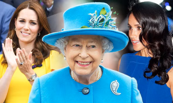 Họ tuân thủ quy định này để đảm bảo luôn sẵn sàng phục vụ các thành viên hoàng gia có kiểu tóc ấn tượng khi xuất hiện trước mọi người.