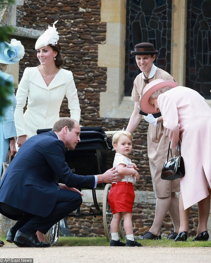 Bảo mẫu chăm sóc các tiểu hoàng tử, công chúa của hoàng gia Anh không chỉ chịu trách nhiệm chăm sóc mà còn đưa ra những đề xuất, ý tưởng nuôi dạy người thừa kế tương lai của Nữ hoàng.