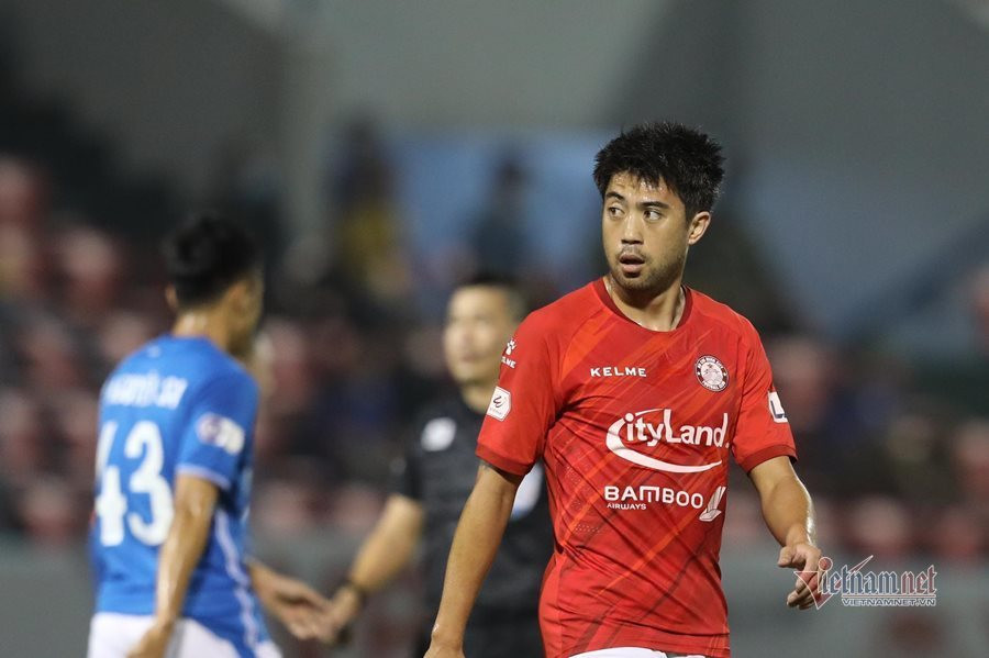 Doi cua Lee Nguyen khieu nai, Ban trong tai “hoan binh