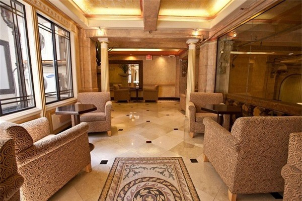 Cô cũng cho biết, dù là người có sở thích ở tại các khách sạn ma ám, vậy mà cô không nghĩ có thể qua đêm tại Cecil.