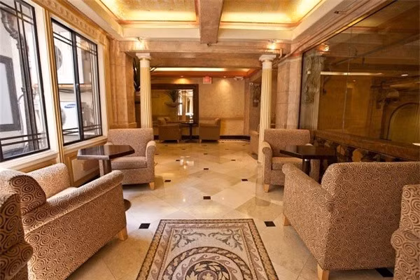 Cô cũng cho biết, dù là người có sở thích ở tại các khách sạn ma ám, vậy mà cô không nghĩ có thể qua đêm tại Cecil.