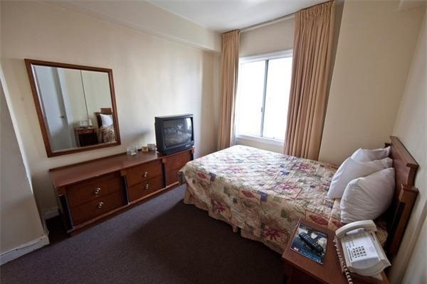 Mặc những “chiến tích” ghê rợn, chết chóc, khách sạn Cecil vẫn hoạt động một cách điên rồ trong mắt nhiều người.