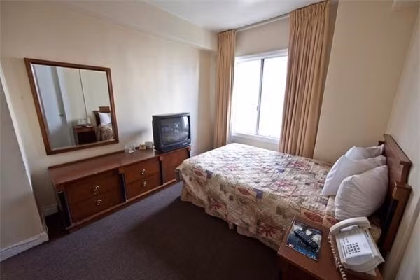 Mặc những “chiến tích” ghê rợn, chết chóc, khách sạn Cecil vẫn hoạt động một cách điên rồ trong mắt nhiều người.