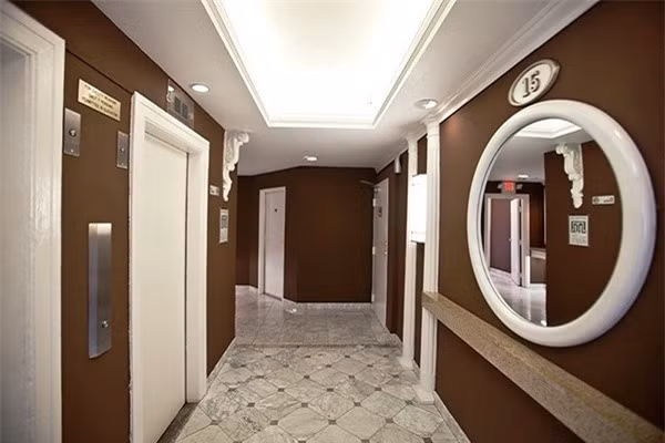 Nikki DuBose, nhà văn sáng tác dựa trên tội phạm có thật đã đến thăm khách sạn "ma ám".