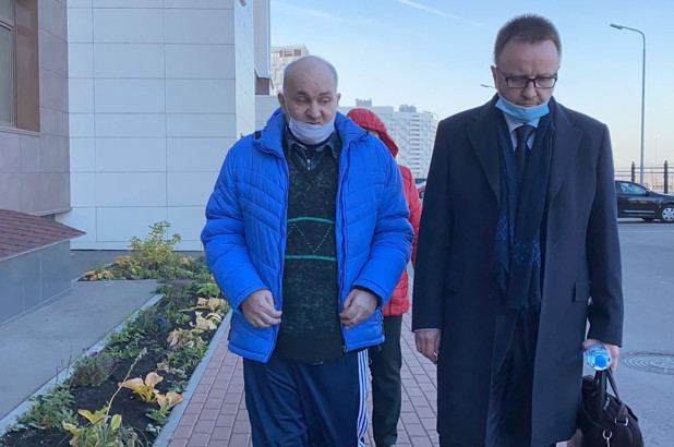 Vào thời điểm bị cảnh sát bắt giữ, Moskvin (trái ảnh), 53 tuổi và là một nhà sử học và ngôn ngữ học.