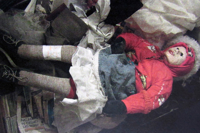 Cuộc điều tra có tiến triển khi họ phát hiện nhà ngôn ngữ học Moskvin thường xuyên xuất hiện tại các nghĩa trang trong địa phương. Khi được cảnh sát hỏi về lý do xuất hiện ở các nghĩa địa, ông trả lời rằng việc làm này để phục vụ hoạt động nghiên cứu.