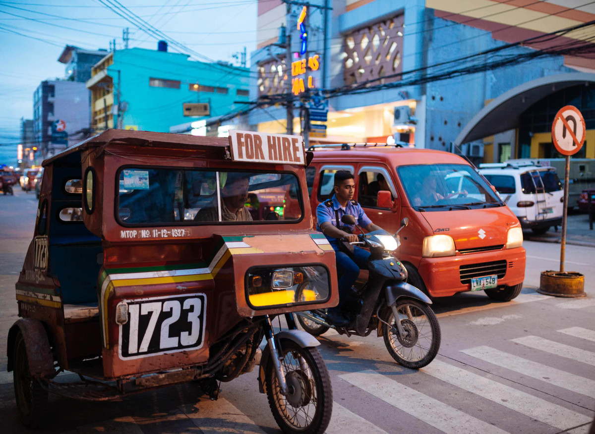 Xe tuk-tuk là phương tiện giao thông nổi tiếng ở Philippines. Nhiều khách du lịch khi ghé thăm quốc gia này đều muốn trải nghiệm phương tiện này ít nhất 1 lần.