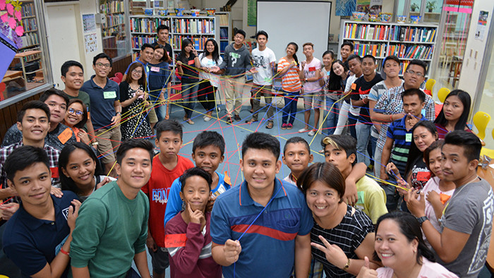 Một sự thật thú vị về đất nước Philippines là có gần 200 ngôn ngữ được người dân sử dụng trên khắp lãnh thổ. Trong đó, tiếng quốc ngữ là Tagalog (sau này là Phillippine) và tiếng Anh được xem như là ngôn ngữ chính thứ hai tại quốc gia này.