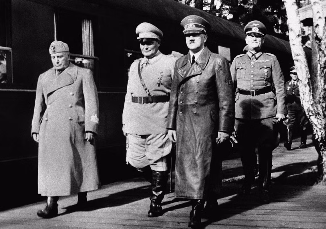 Khi ấy, Hitler từ chối và nói rằng người cháu của mình là một sĩ quan và nên ở lại với đồng đội. Theo đó, Leo được điều trị tại đây, sau khi bình phục quay trở lại chiến đấu.