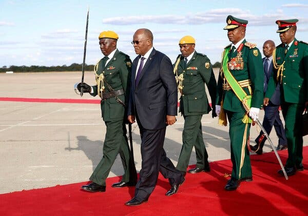 Trong thời gian hoạt động chính trị, ông Magufuli gây ấn tượng mạnh với người dân Tanzania với tính cách thẳng thắn và liêm chính.