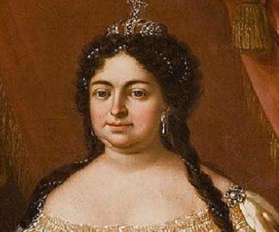 Theo một số ghi chép, Nữ hoàng Anna Ivanovna có một người tình là Ernst Johann von Biron. Bà ban cho người tình quyền lực lớn trong triều đình Nga.