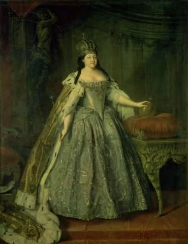 Sau khi Nữ hoàng Anna Ivanovna qua đời năm 1740, Ernst Johann von Biron bị bắt giữ và đưa ra xét xử. Với những tội ác nghiêm trọng, nhân tình của Nữ hoàng Nga bị kết án tử hình.