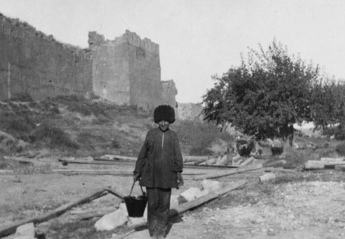 Trong số này, nổi tiếng là các đế chế Scythia, Sarmatian, Mông Cổ... từng chiếm đóng và kiểm soát thành phố cổ Derbent.