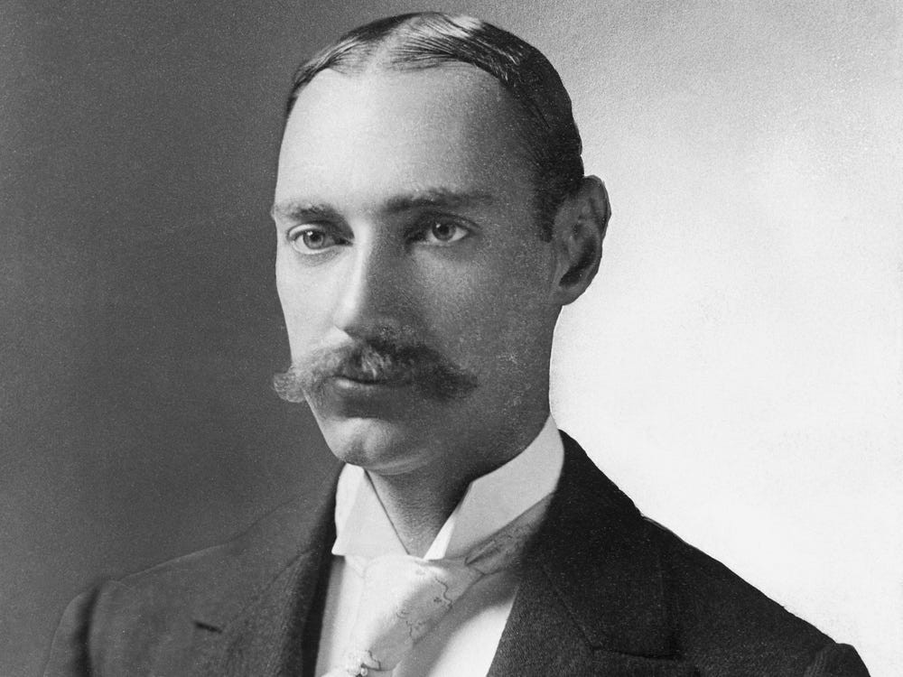  Vợ chồng triệu phú John Jacob Astor IV được biết đến là những người giàu nhất có mặt trên tàu Titanic. Không những vậy, ông Jacob còn là người giàu nhất thế giới tính đến thời điểm đó với khối tài sản trị giá khoảng 150 triệu USD (khoảng 3,5 tỷ USD ngày nay).