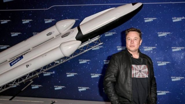 Ngay sau đó, Ủy ban Chứng khoán Mỹ (SEC) thông tin về việc tỷ phú Musk đã đánh lừa các nhà đầu tư với các tweet và vi phạm các điều khoản giải quyết của họ. Hai bên cuối cùng đã đạt được một thỏa thuận mới về những gì mà tỷ phú được chấp thuận tiết lộ trên trang Twitter cá nhân của vị tỷ phú danh tiếng này.
