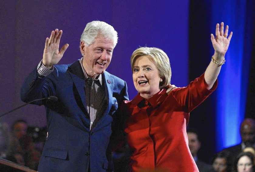 Hillary Clinton là một trong những Đệ nhất phu nhân quyền lực nhất trong lịch sử Mỹ. Bà là vợ Tổng thống thứ 42 của Mỹ Bill Clinton - ông chủ Nhà Trắng tại nhiệm từ năm 1993 - 2001.