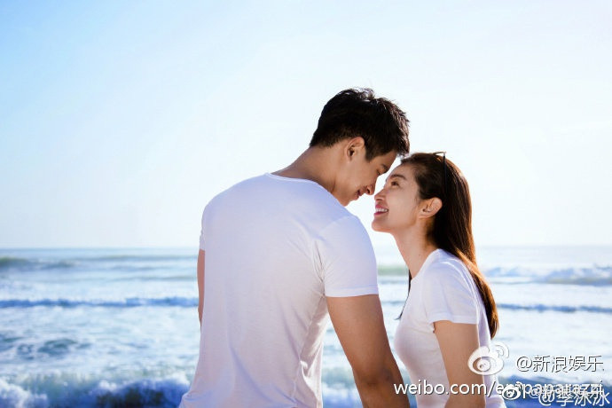 Ngày 4/3, Sina đưa tin Lý Băng Băng và bạn trai Hứa Văn Nam chia tay sau gần 5 năm hẹn hò. Trong bài phỏng vấn, người đẹp thừa nhận đang độc thân. "Tôi không có người yêu", nữ diễn viên tuyên bố. Lý Băng Băng cho biết cô và doanh nhân kém 16 tuổi suy nghĩ thận trọng trước khi đưa ra quyết định kết thúc mối quan hệ. Theo sao nữ, hai người chia tay vì Hứa Văn Nam không chịu nổi áp lực dư luận.