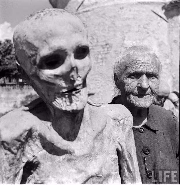 Trải qua nhiều thế kỷ, các xác ướp tự nhiên ở Venzone nặng khoảng 10 - 20 kg.