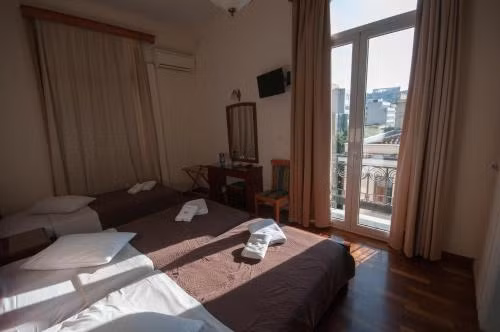 Vì vậy, một bộ phận dư luận cho rằng khách sạn Cecil bị "ma ám". Do đó, những người thích "săn ma" và trải nghiệm những điều kỳ dị quyết định thuê phòng tại đây với mong muốn trải qua những điều kỳ bí đó dù chưa thể chứng minh linh hồn có thật.