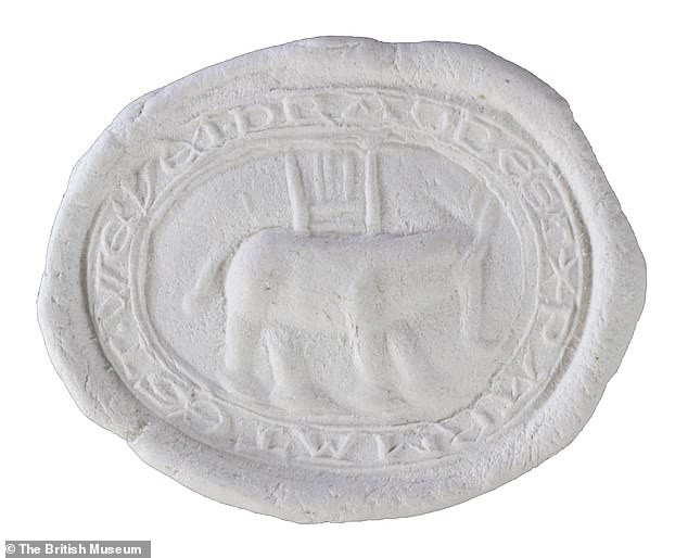 Một con dấu khác được bảo quản tại Bảo tàng Anh. Theo các chuyên gia, người xưa sử dụng những con dấu như này để niêm phong tài liệu, thư từ quan trọng. Nó cũng thể hiện địa vị giàu có và học vấn của người sở hữu.