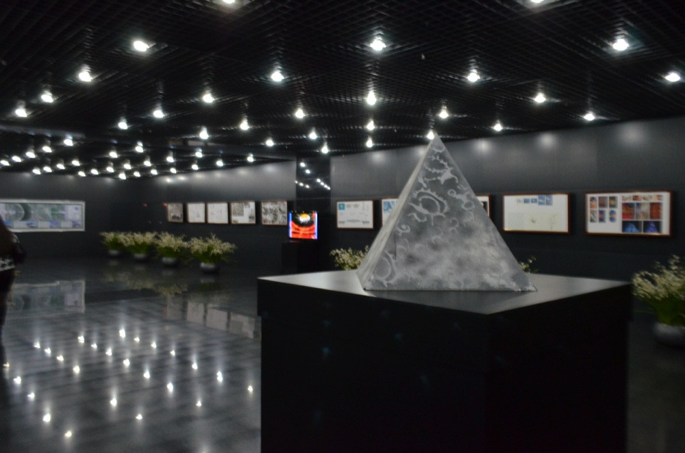 Thiết kế độc đáo của công trình này được nhiều chuyên gia đánh giá là một trong những kim tự tháp ấn tượng nhất thế giới.