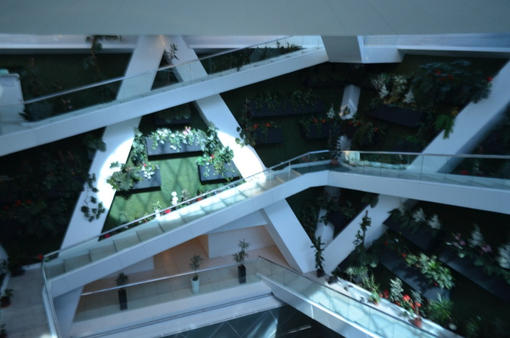 5 tầng thuộc kim tự tháp Hòa bình đều được thiết kế có hình tam giác nổi bật có thể nhìn thấy rõ từ bên ngoài.