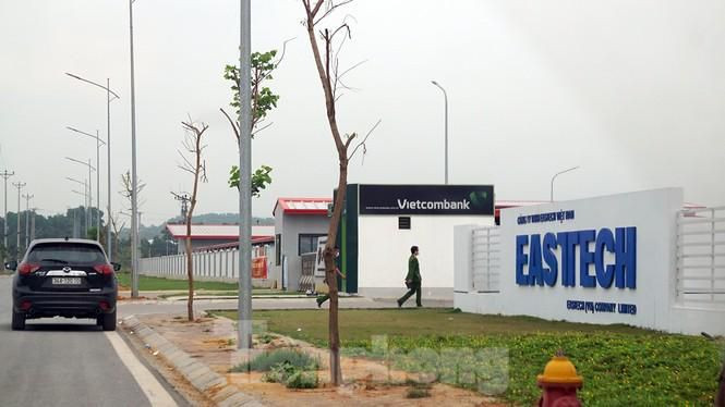 Sau phản ánh của Báo Tiền Phong, BCĐ Phòng chống COVID-19 TP Chí Linh đã tới lập biên bản ghi nhận sự việc. Qua đó xác định có khoảng 200-300 công nhân có mặt tại công ty thời điểm kiểm tra.