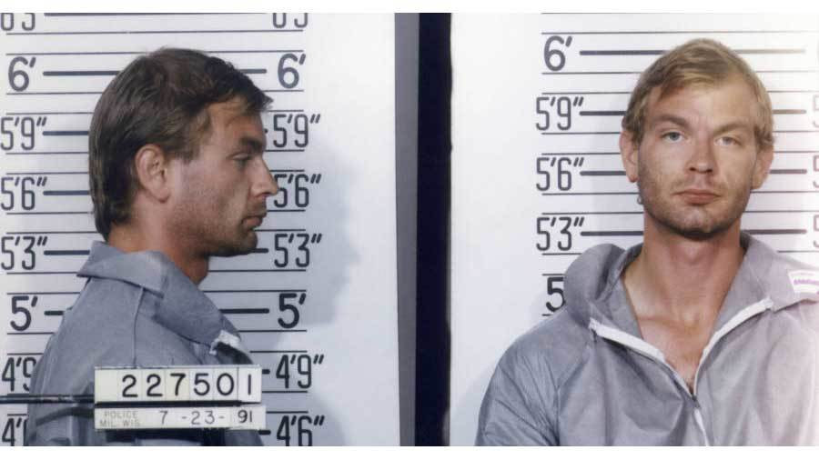 Jeffrey Dahmer là kẻ sát nhân khét tiếng nước Mỹ. Gã sát hại 17 nam giới trong 13 năm (từ năm 1978 - 1991).